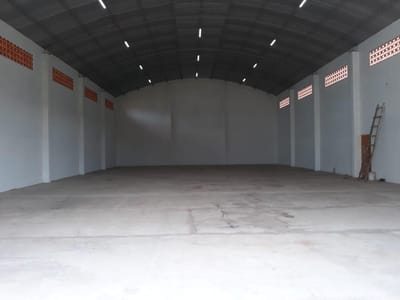 Galpón con oficina en ALQUILER
