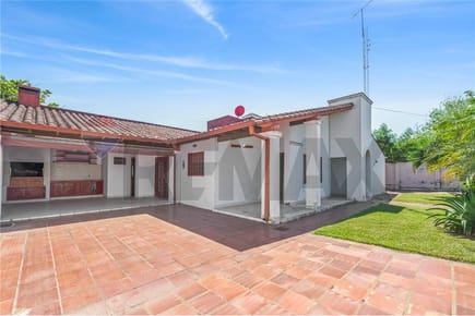 Casa En Esquina A 50 Mts De Av. Mcal. López- Fdo Z Norte