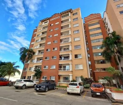 Inmueble # 775 DEPARTAMENTO Condominio Cozumel, Sobre la Av. Banzer 5to snillo