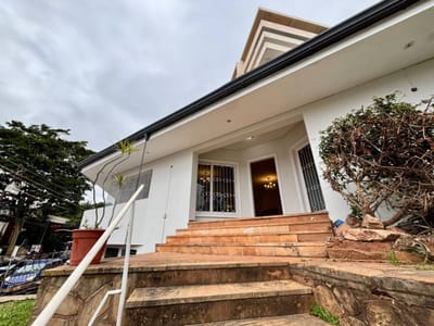 Casa Comercial en Alquiler sobre Av. Mariscal López