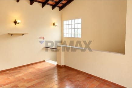 Casa Amplia 4 Dormitorios + Salón Comercial en Pettirossi Asunción