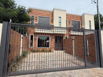 EN VENTA DUPLEX EN LUQUE -PRIMER BARRIO