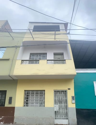 Se Vende Casa 3 pisos Cerca a la estación Caquetá - Rimac 