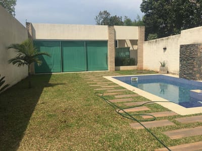 CASA MINIMALISTA EN VENTA – FERNANDO DE LA MORA, ZONA NORTE