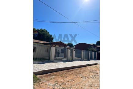 VENDO HERMOSA CASA EN SAN LORENZO CON PISCINA