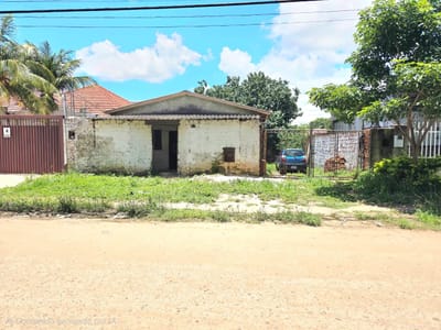 TERRENO EN VENTA AL FRENTE DE UN COLEGIO 
