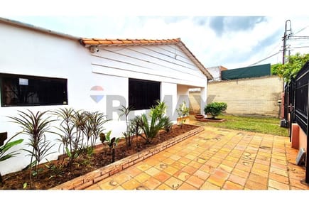 CASA EN VENTA LAMBARE A PASOS DEL CENTURY PLAZA