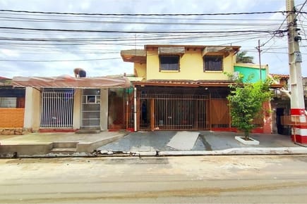 Vendo hermosa casa con renta en Loma Pyta