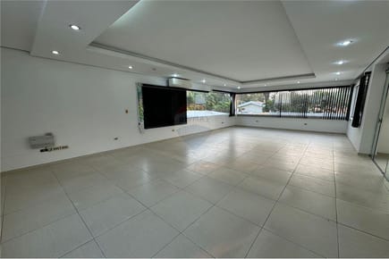 LOCAL COMERCIAL EN EL PATIO GARAY