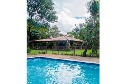 Vemdo hermosa y amplia quinta en Areguá- Paraguay