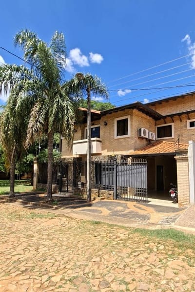 VENDO HERMOSA RESIDENCIA EN LUQUE CAMPO ALTO