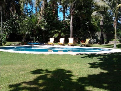 Muy Buena Casa En Playa Mansa, Con Piscina Climatizada, Terreno Cercado,  