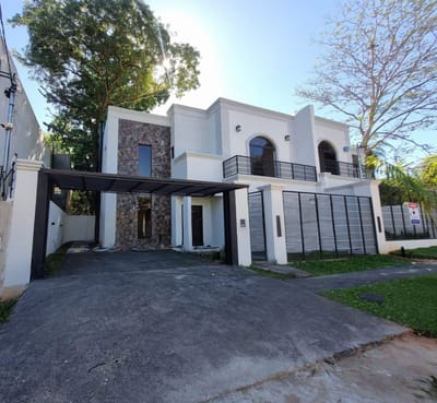 EN VENTA. RESIDENCIA EN ASUNCION