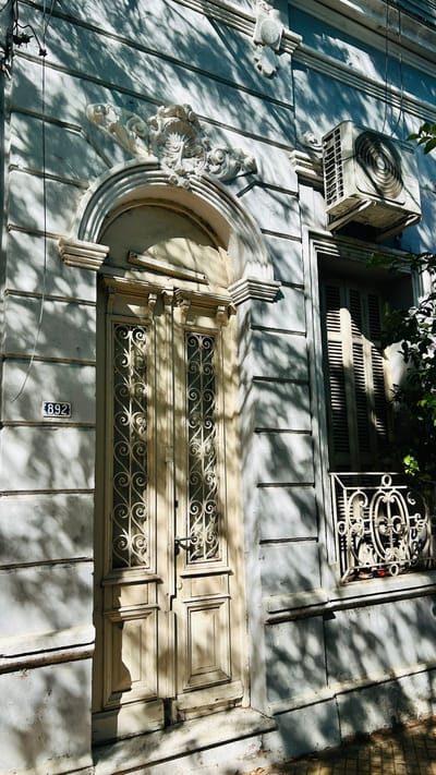 EN VENTA – CASA ANTIGUA EN EL CASCO HISTÓRICO DE ASUNCIÓN