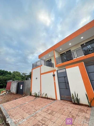 Inversión en Esquina: Dúplex y Proyecto de Desarrollo