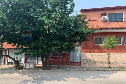 Casa en esquina con dpto independiente en Sajonia