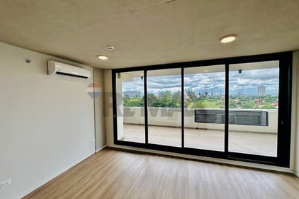 Alquilo monoambiente en en edificio laurus