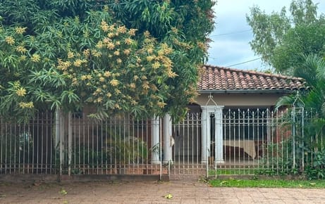 CASA EN FERNANDO DE LA MORA 