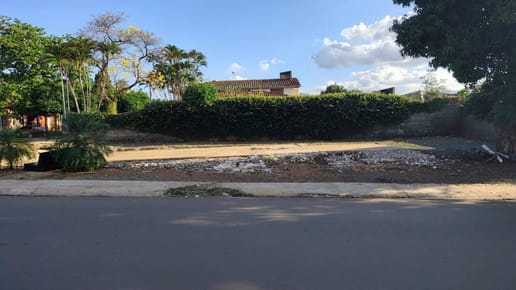Alquilo terreno en esquina 453 m² con fines comerciales - Luque