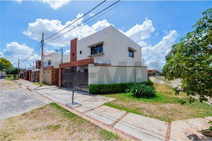 Casa - Alquiler - Loma Pytá, Paraguay