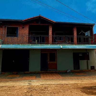 CASA  EN VENTA EN  LAMBARÉ 