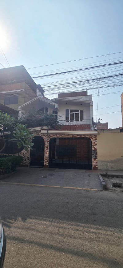 CASA 2 PISOS EN VENTA 160 M2 URB. LOS PORTALES JAV PRADO 2DA ETAPA - ATE