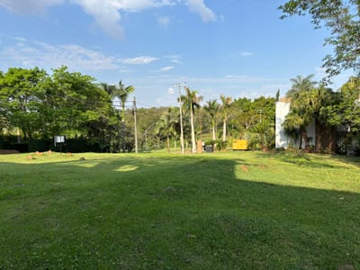 VENDO AMPLIO TERRENO EN EL PARANA COUNTRY CLUB