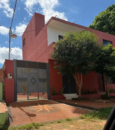 VENDO CASA EN CIUDAD DEL ESTE