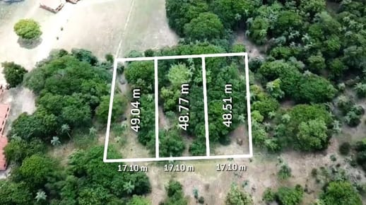 En exclusivo barrio Casa del Monte-Atyra, se vende terreno amplio.