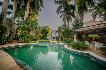 EN VENTA - AMPLIA RESIDENCIA EN BARRIO MARISCAL ESTIGARRIBIA