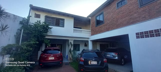 VENDO AMPLIA CASA CON PISCINA EN LAMBARÉ