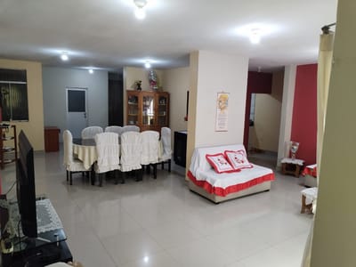 VENTA LINDA CASA TUMBES DE 277.5m2 3 PISOS LIC. PARA CENTRO MÉDICO 