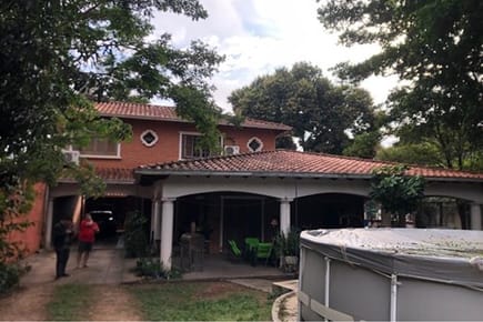 VENDO AMPLIA CASA EN LAMBARE