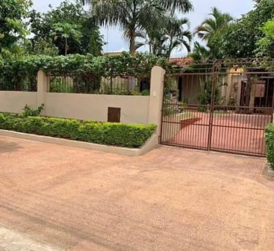 Casa De 5 Dormitorios En  Venta En Lambare - Barrio Santa Luisa