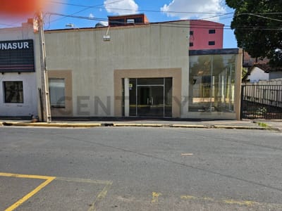 Oficinas con depositos. 25 de Mayo Casi Av Peru