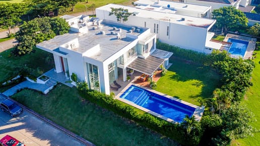 CASA DE LUJO EN VENTA - EL PARAISO DEL URUBO