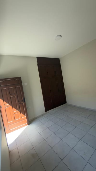 CASA SEMI-INDEPENDIENTE EN ALQUILER – EQUIPETROL 