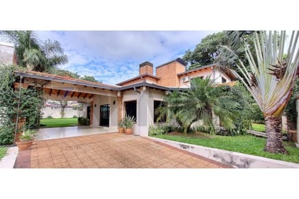Casa de 4 habitaciones con Terreno de 800 M2 en Lambaré Kennedy
