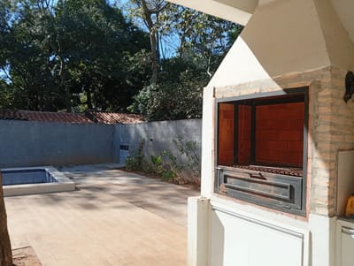 OFERTA CASA CON PISCINA ÑEMBY 550.000.000