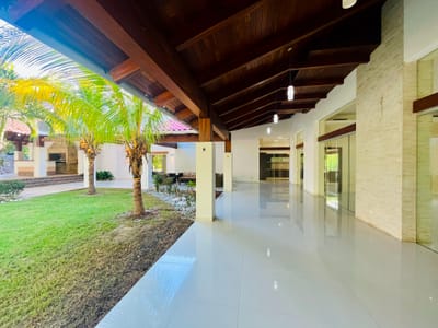 CASA DE LUJO EN COLINAS DEL URUBÓ