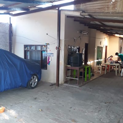 Amplia Casa en venta zona villa 1° de mayo