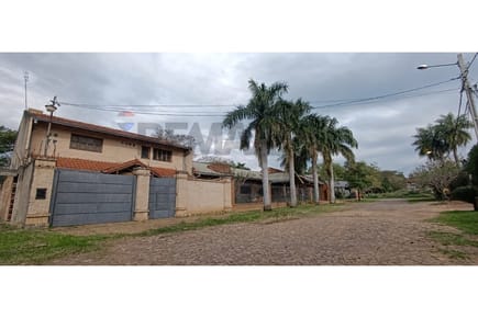VENDO CASA EN LUQUE ZONA AEROPUERTO