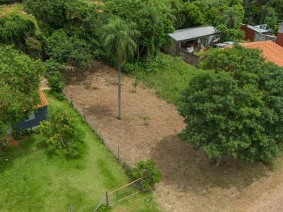 VENDO TERRENO EN BARRIO COL. JUAN DE SALAZAR LIMPIO