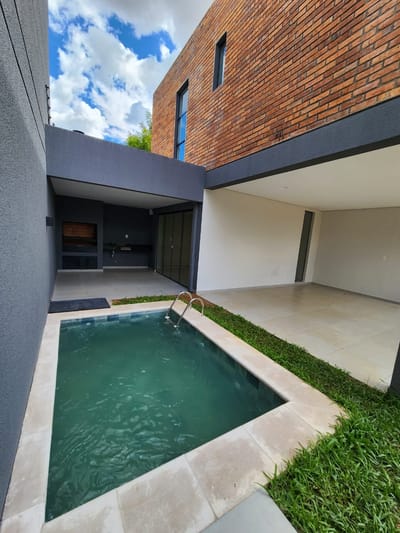 Duplex en alquiler de 3 habitaciones en suite, Luque, Zona Conmebol