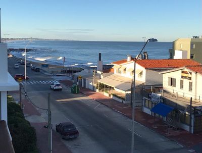 Punta Del Este- Rambla- Playa Emir- Frente Al Mar-piso Alto-dueña Vende