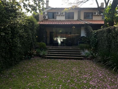 VENDO propiedad moderna en Madame Elisa Alicia Lynch, Asunción