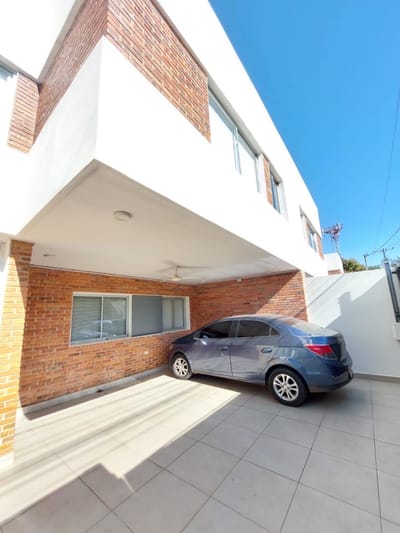 Zona CONMEBOL, en venta, duplex de tres dormitorios