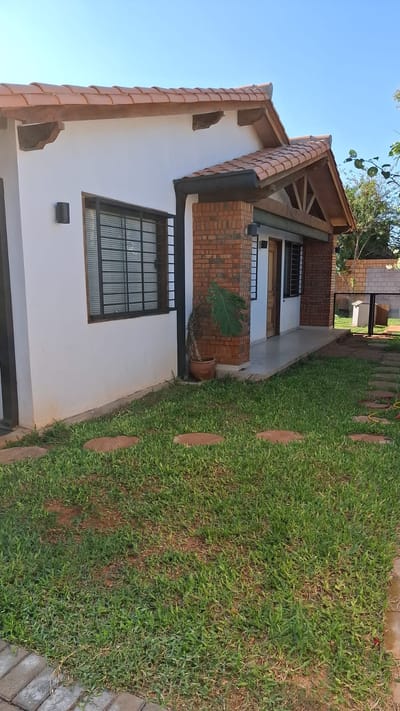 VENDO CASA EN BARRIO MBURUCUYA