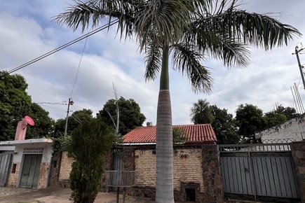 VENDO CASA EN FERNANDO DE LA MORA Z/ SUR!!