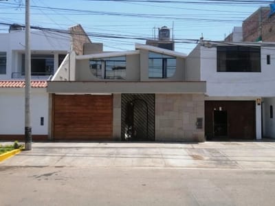 Vendo Casa de 207 m² 4 Dorm. en Los Cedros de Villa Negociable!